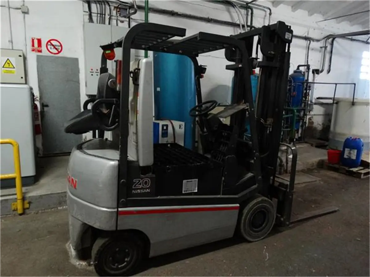 nissan-electric-forklift-2-000-kg-1