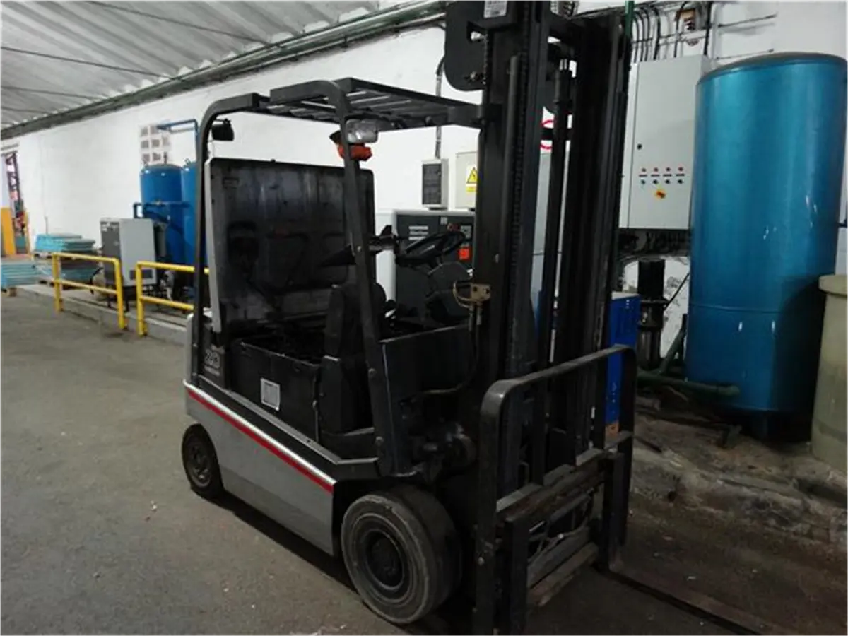 nissan-electric-forklift-2-000-kg-1